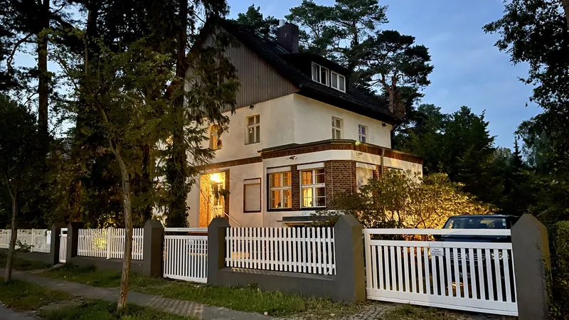 Lichtdurchflutetes Single Apartment im Zentrum der Gartenstadt Frohnau. 3 Gehminuten zur S-Bahn — photo 1